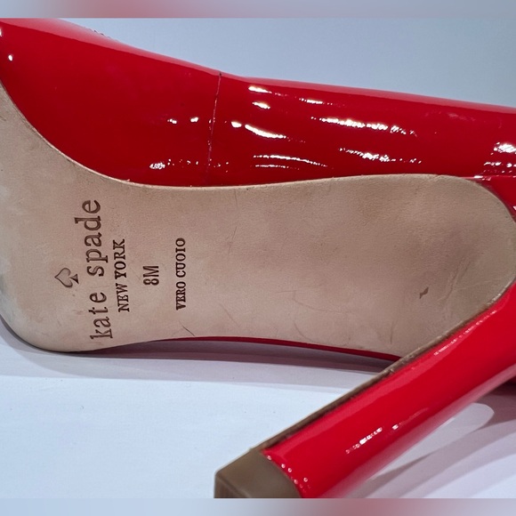 Kate Spade 4” Red Patent Leather Emana Pumps with Blackk Bow. Size 8 - Picture 6 of 7